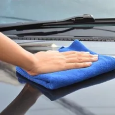 Chiffonnette utilisée à sec : Dégraisser sans eau ni produit détergent !