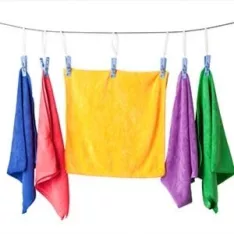 Une rotation des lavettes réutilisables en microfibres