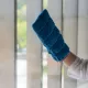 Gant en microfibres pour le nettoyage des vitres