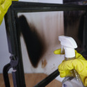 Comment nettoyer la vitre d’un poêle ou d’un insert avec des produits et des méthodes naturels ?