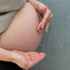 Comment faire disparaitre les vergetures de grossesse ? Comment faire disparaitre les vergetures de grossesse ?