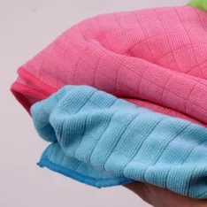 Les secrets des chiffons magiques : pourquoi les microfibres révolutionnent le ménage ? Les secrets des chiffons magiques : pourquoi les microfibres révolutionnent le ménage ?