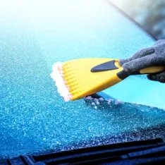 Quel est l’équipement hivernal à avoir dans votre voiture ? Quel est l’équipement hivernal à avoir dans votre voiture ?