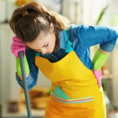 Protégez votre dos pendant le ménage : adoptez le bon équipement ergonomique ! Protégez votre dos pendant le ménage : adoptez le bon équipement ergonomique !