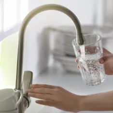 Filtrer l’eau du robinet : une nécessité ou une simple tendance ? Filtrer l’eau du robinet : une nécessité ou une simple tendance ?