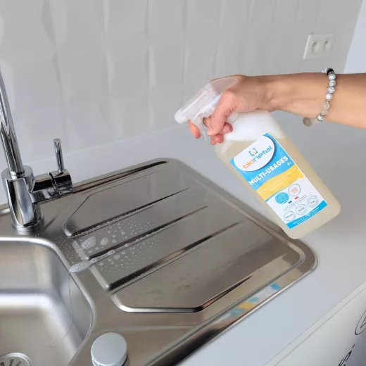 Produit de nettoyage multi-usage naturel pour la maison et l’extérieur Produit de nettoyage multi-usage naturel pour la maison et l’extérieur