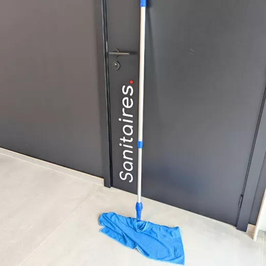 Raclette en mousse dure pour le nettoyage des sols