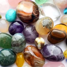 Pierres roulées en lithothérapie : comment choisir les bons cristaux pour vos besoins ? Pierres roulées en lithothérapie : comment choisir les bons cristaux pour vos besoins ?