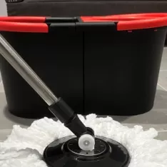 L’évolution du seau essoreur : de l’usage pro à l’innovation pour particuliers L’évolution du seau essoreur : de l’usage pro à l’innovation pour particuliers