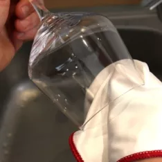 Pourquoi les professionnels de la restauration choisissent l’essuie-vaisselle en microfibres ? Pourquoi les professionnels de la restauration choisissent l’essuie-vaisselle en microfibres ?