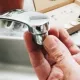 Accessoires pour économiser l’eau : pourquoi adopter un kit complet pour robinet et douche ?