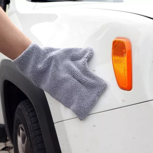 Gant en microfibre pour le nettoyage de la voiture