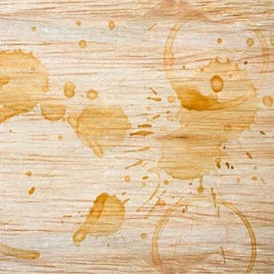 Débarrassez-vous écologiquement des taches tenaces sur vos meubles en bois