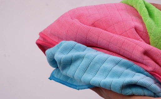 Les secrets des chiffons magiques : pourquoi les microfibres révolutionnent le ménage ?