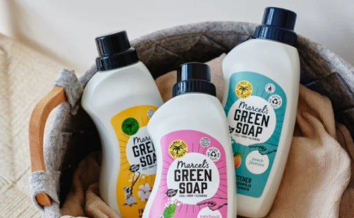 Comment les adoucissants écologiques de lessive améliorent la durée de vie de vos vêtements ?
