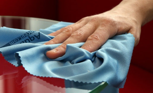 Microfibres de finition : l’étape indispensable pour un nettoyage professionnel à la maison