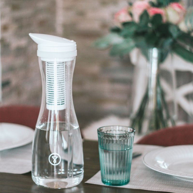 Carafe filtrante d’eau en verre au charbon actif