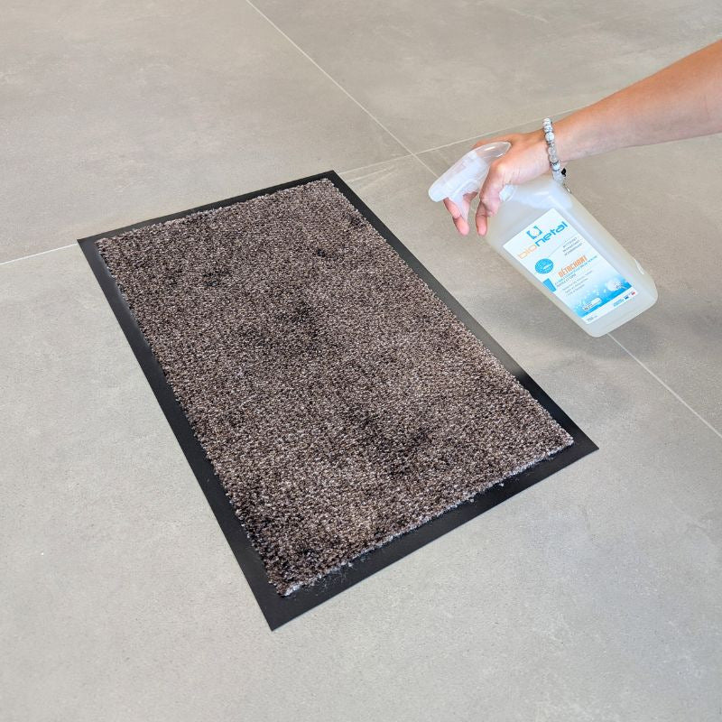 Spray nettoyant naturel pour tissu et moquette