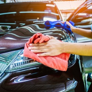 Entretien et nettoyage d'une voiture : la microfibre pour un